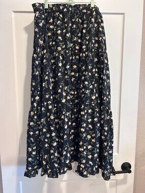 SHEIN Curve 4XL Black Ditsy Floral Tiered Maxi Skirt Lined Fits 2X